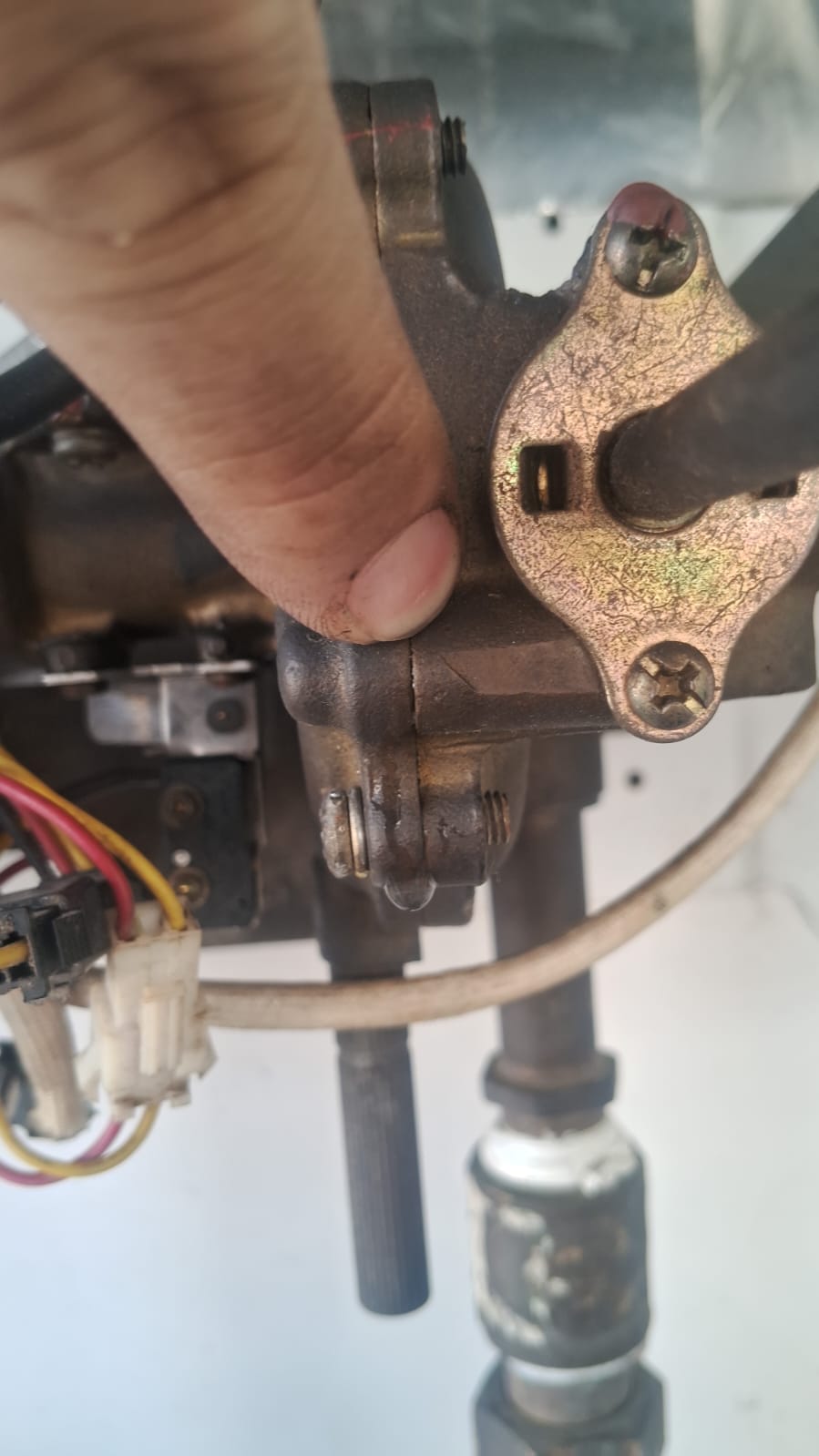 Atendimento emergencial 24h - Reparo de componentes V8 Aquecedores